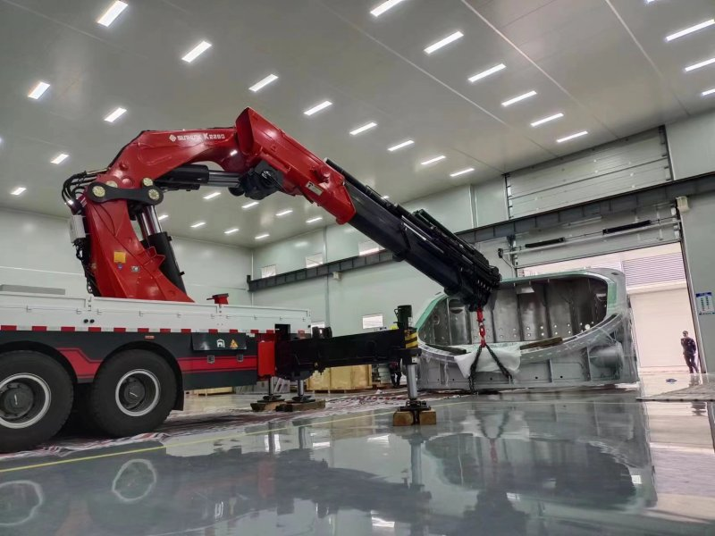 吊装大型机械设备,安全无小事,关注关键细节!